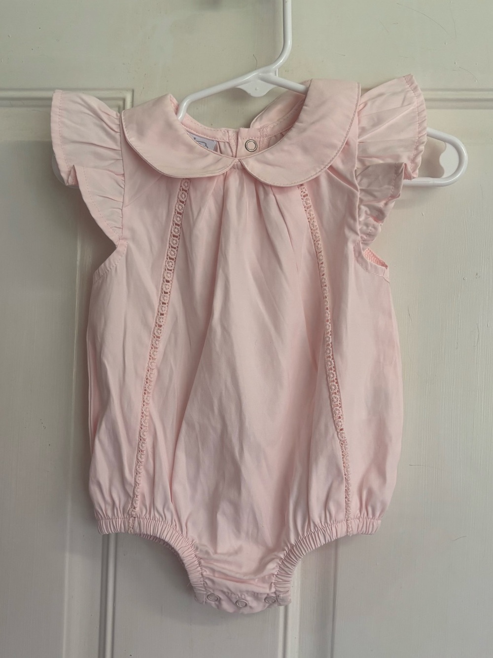 6/9M Mudpie pale pink Collared Poplin-eyelet trim flutter sleeve Bubble. In EUC